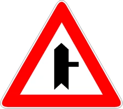 Intersezione a T con diritto di precedenza a destra