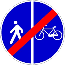 Fine della pista ciclabile accanto al marciapiede